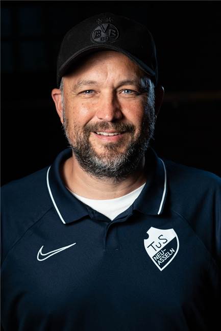 Brisanter Wechsel: Dortmunder Kreisligist verpflichtet neuen Coach, der vom Rivalen kommt Marvin Niesert trainierte bis vor Kurzem noch TuRa Asseln und wechselt zur neuen Saison zum TuS Neuasseln.