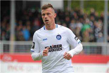 Marvin Pourié (hier noch im Karlsruhe-Trikot) leitete Lauterns Sieg ein.