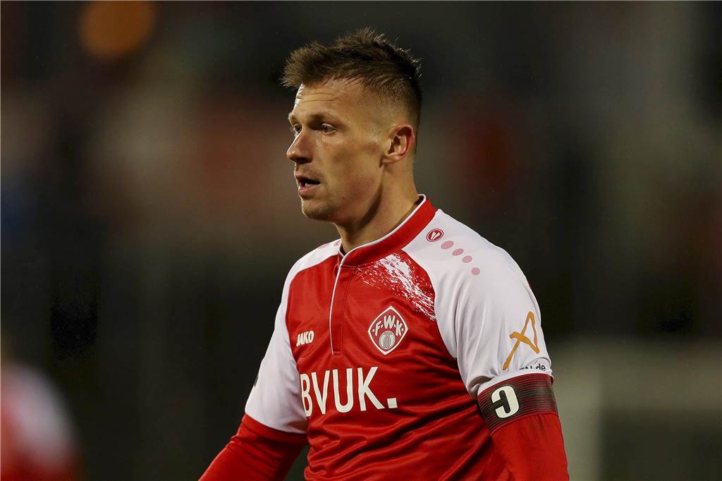 „Keine faire Chance bekommen“: Fußballprofi Marvin Pourié enttäuscht über alten Klub Marvin Pourié im Trikot der Würzburger Kickers.