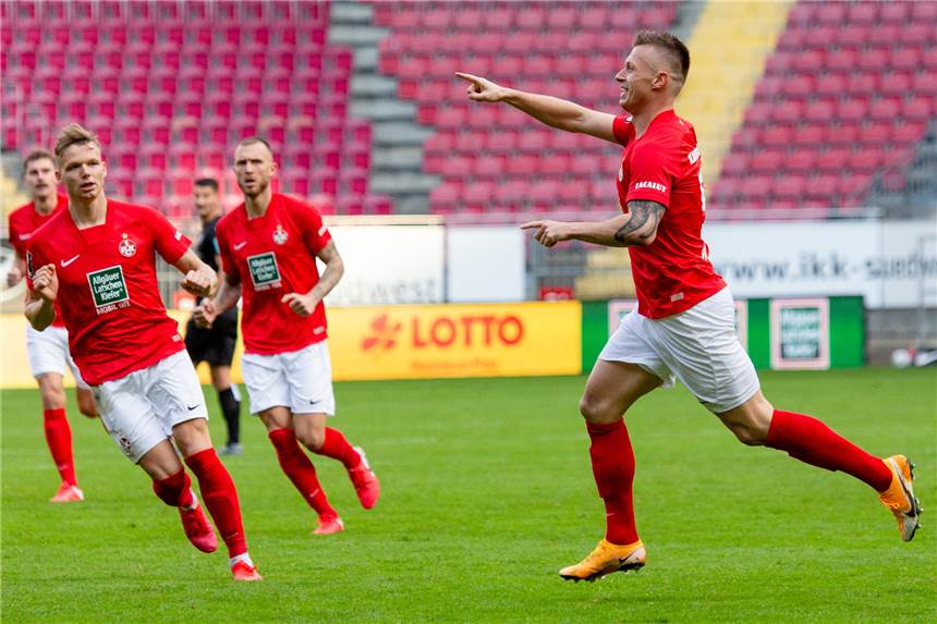 FC Kaiserslautern und Marvin Pourié holen sich einen wichtigen Befreiungsschlag Marvin Pourié und der FC Kaiserslautern hatten allen Grund zum Jubeln.