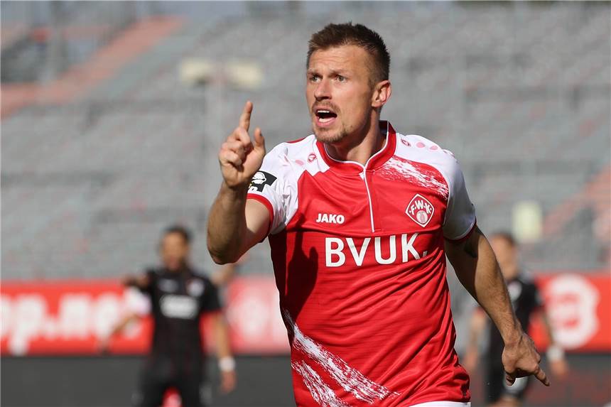 Kurzfristige Spielabsage: Mehrere Coronafälle bei Marvin Pouriés Verein Würzburger Kickers Marvin Pourié und die Würzburger Kickers haben aktuell mit mehreren Coronafällen zu kämpfen.