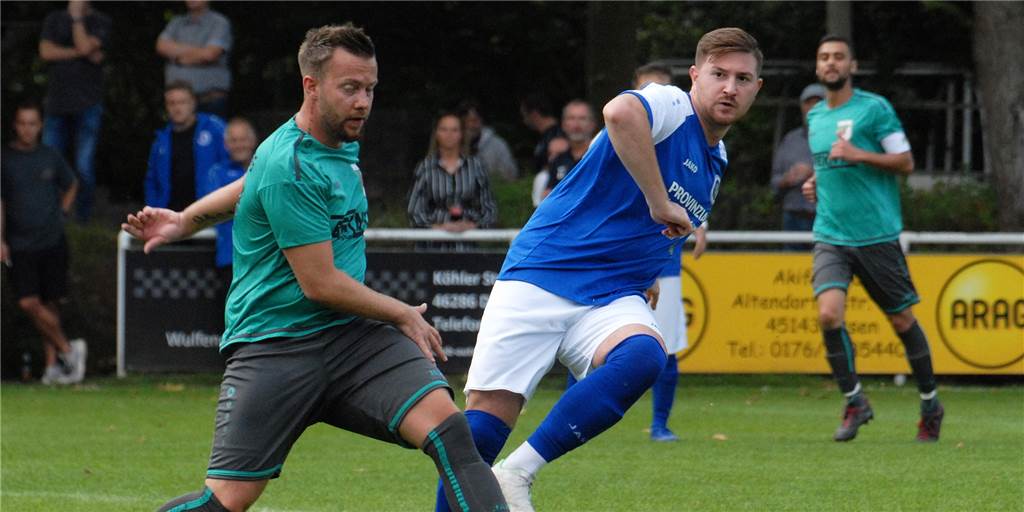 Entscheidung gefallen - so sieht Marvin Pulvers Zukunft bei Grün-Weiß Barkenberg aus Marvin Pulver (l.) kam im Sommer vom TSV Marl-Hüls als spielender Cotrainer nach Barkenberg.