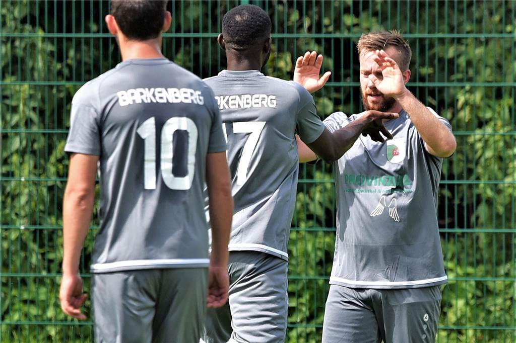 Sporttalk am Freitag: Sven Berger (SC Herten) blickt aufs Kreisliga-B-Topspiel Marvin Pulver (r.) will GW Barkenberg als Spielertrainer in die Kreisliga A führen. Lange war er zuvor beim Konkurrenten TSV Marl-Hüls beheimatet.