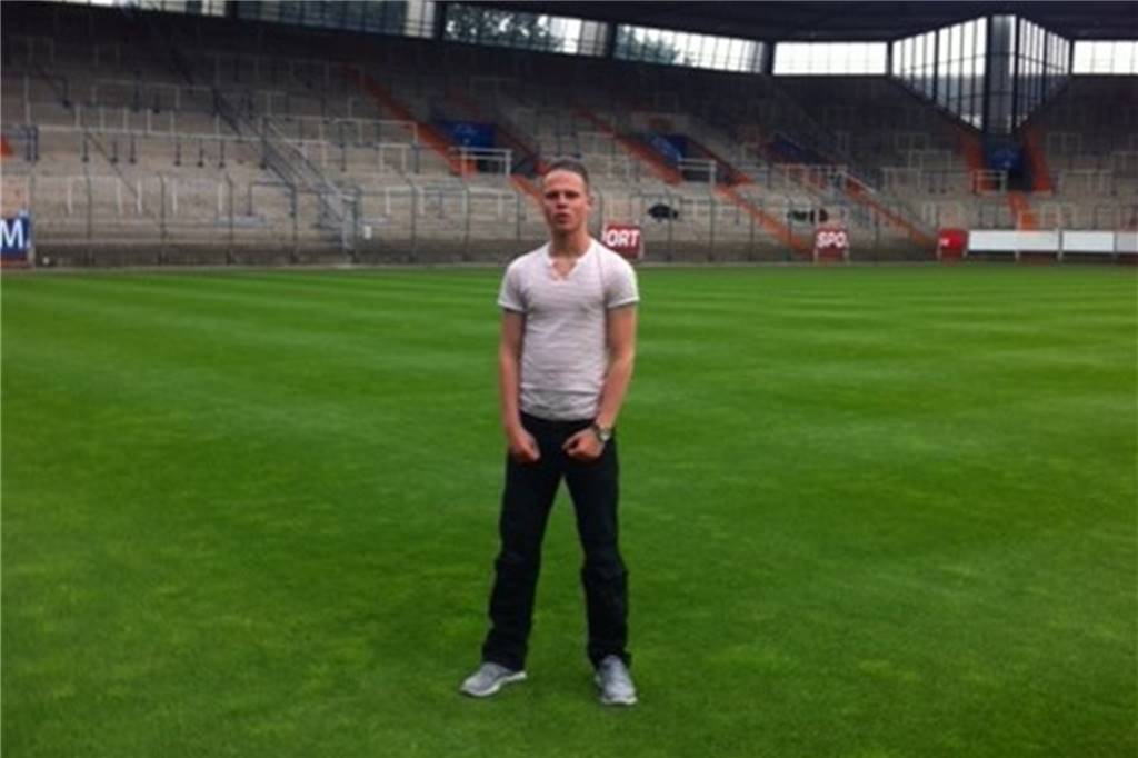Und der Staat sah zu - der Fall Anis Amri und seine Kontakte nach Dortmund Marvin Rappe vor seiner Konvertierung zum Islam im Bochumer Ruhrstadion.