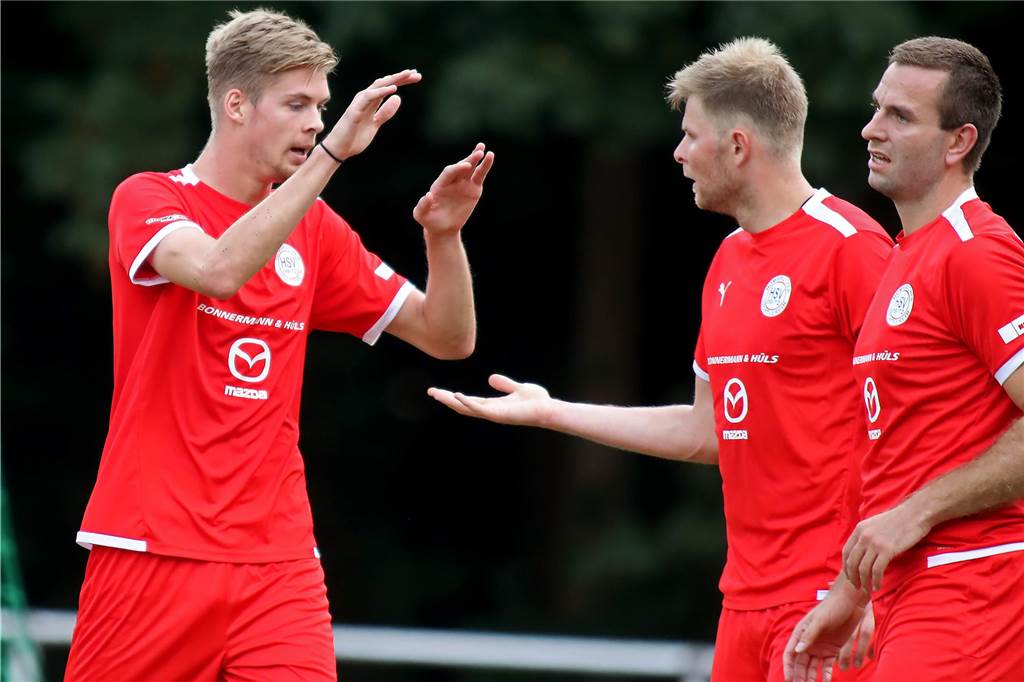 Führungskrise verwundert Hombruchs Spieler: Holzwickeder SC und Lüner SV buhlen um Top-Torjäger Marvin Schuster (l.) geht seit dieser Saison für den Hombrucher SV auf Torejagd.