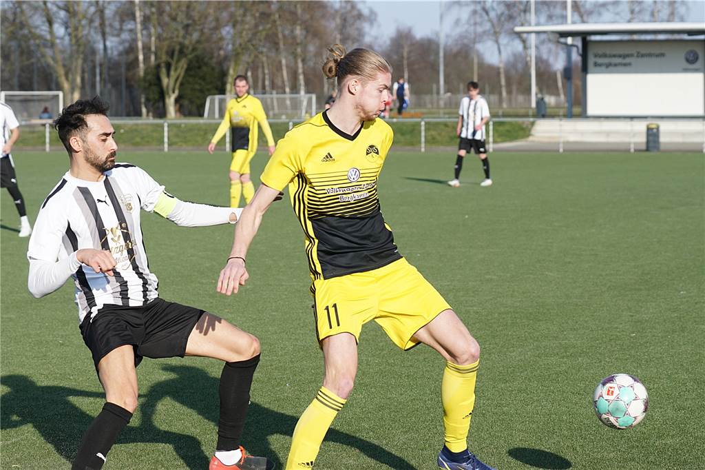 Tumulte nach Spielschluss: Kaiserauer Tor lässt Firtinaspor eskalieren Marvin Schuster (r.) und der SuS Kaiserau spielten 2:2 gegen die Herner.