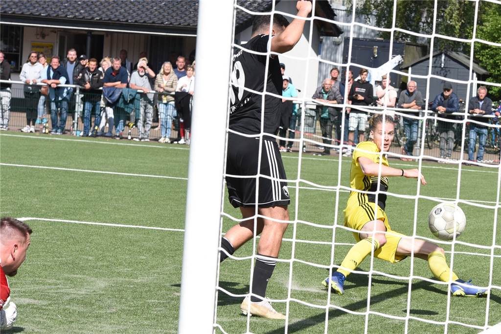 Hombruchs Topstürmer trifft auf Ex-Klub SuS Kaiserau: Heldenstatus spielt keine Rolle mehr Marvin Schuster schoss den SuS Kaiserau in der vergangenen Saison mit diesem Tor zum Klassenerhalt