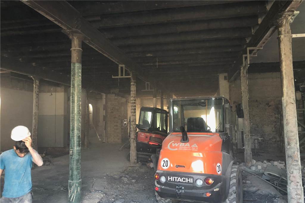 Maschinen und Geräte waren im Einsatz.