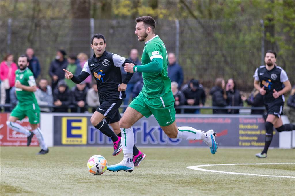 Elf-Tore-Test an der Sonnenschule: Massener Torjäger feiert Comeback Massens David Bernsdorf feierte am Sonntag im Testspiel sein Comeback.