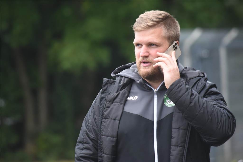 Jetzt ist es amtlich: SG Massen holt Stürmer von Oberligisten SpVgg. Erkenschwick Massens Fußball-Abteilungsleiter Roman Spielfeld hat einen Transfer-Kracher eingetütet.