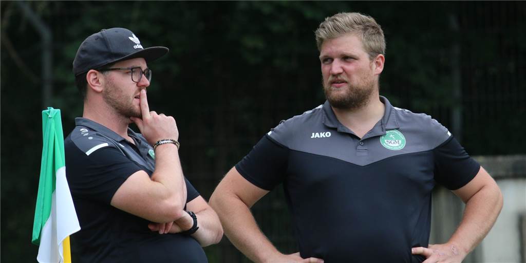 SG Massen verstärkt sich mit zwei Talenten: „Genau nach solchen Jungs haben wir gesucht” Massens Sportlicher Leiter Roman Spielfeld (r.) freut sich auf zwei vielversprechende Neuzugänge.