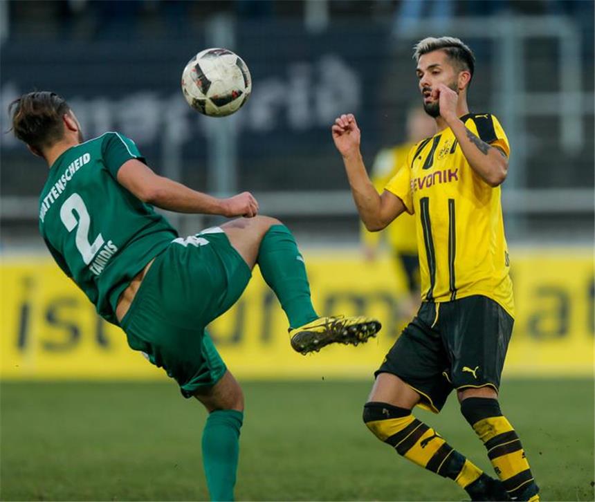 Massih Wassey trifft - BVB II baut Heimserie aus Massih Wassey (r.) erzielte gegen Wattenscheid den entscheidenden Treffer.