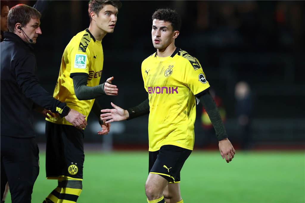 BVB-Talente im Fokus: Morey feiert sein Comeback - Balerdi steht vor einem besonderen Spiel Mateu Morey gab gegen Oberhausen sein Pflichtspiel-Debüt für den BVB.