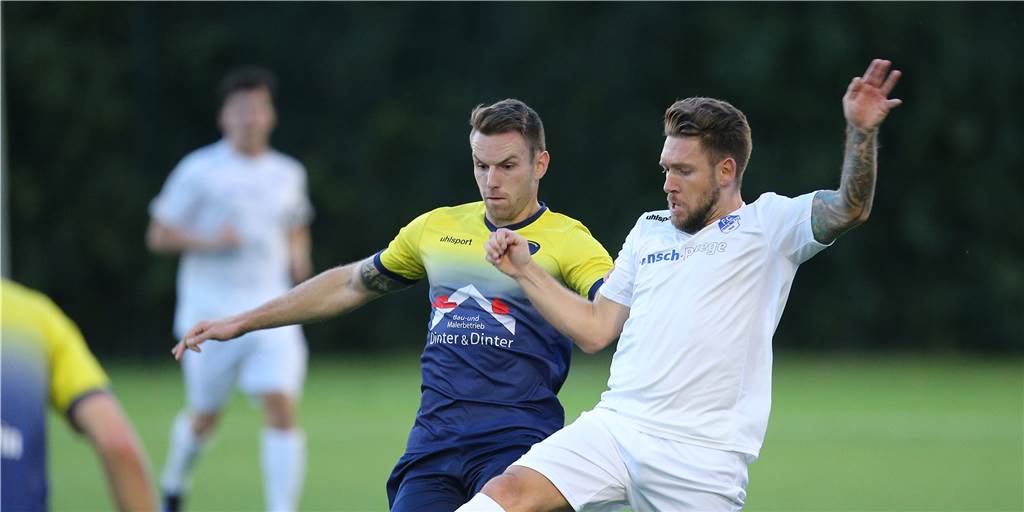 Ehemaliger Castrop-Rauxeler Spieler spielt jetzt in der dritten Liga in Polen Mateusz Urbanski (l.), hier noch im Trikot der Spvg Schwerin, spielt jetzt in der dritten Liga Polens.
