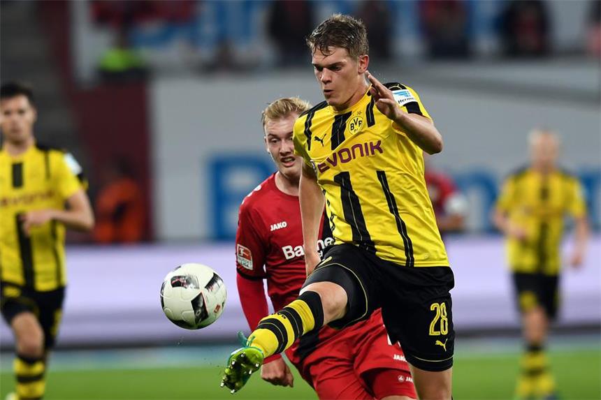 Tuchel entdeckt in Hamburg die Dreierkette wieder Mathias Ginter hat sich mit seiner variablen Spielweise wieder in den Fokus gedrängt.