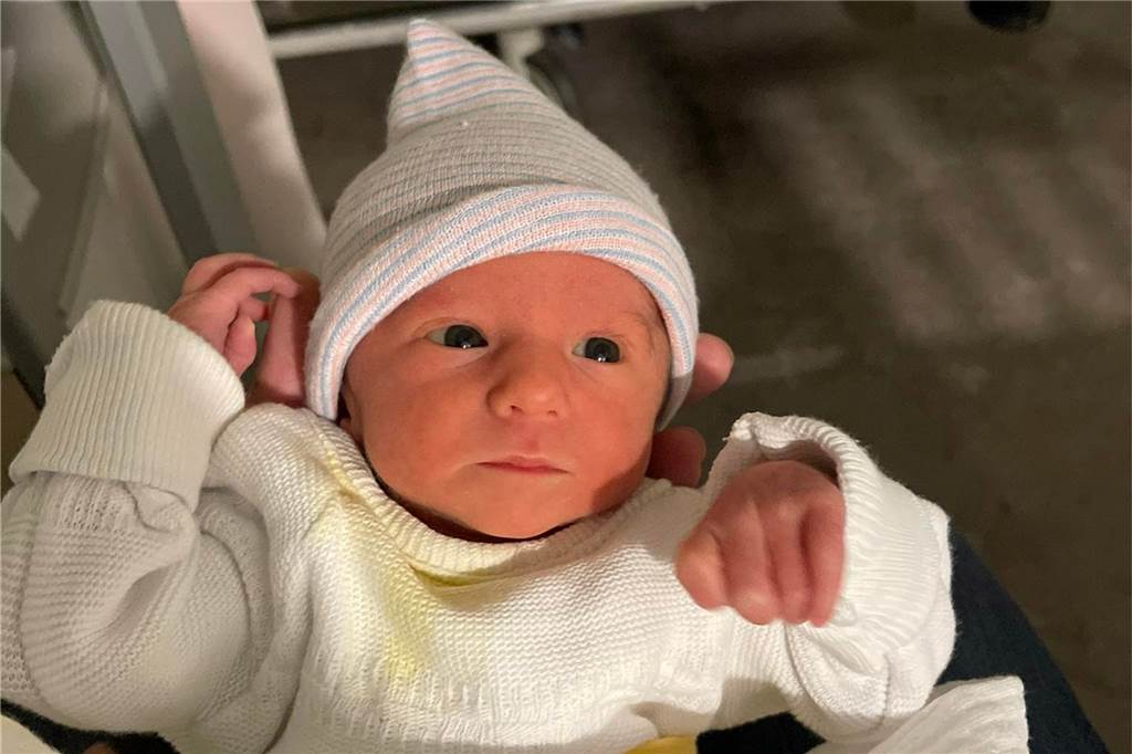 Gefühls-Wellenbad: Papa freut sich über Geburt – und bekommt ein Knöllchen Mathilda Marie Messinger heißt die kleine Maus, die bei ihrer Geburt 2260 Gramm auf die Waage brachte. Sie kam vier Wochen zu früh zur Welt.