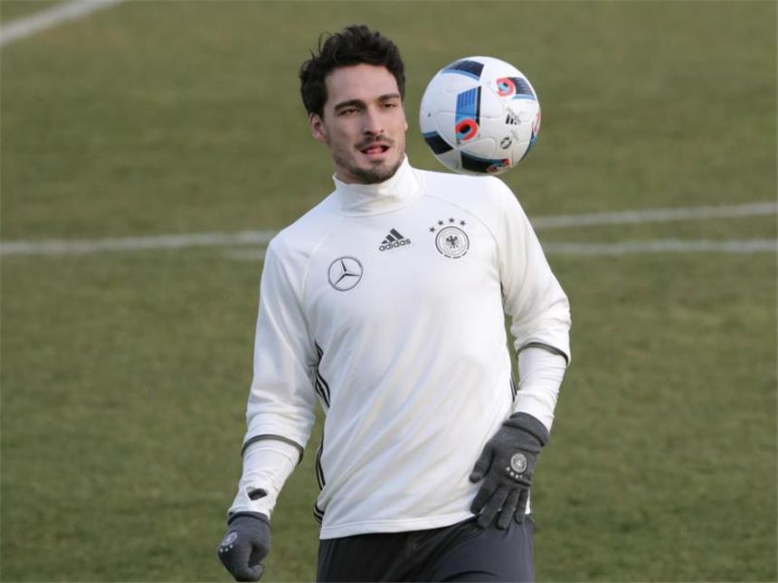 Hummels: Titelchance nur in Pokalwettbewerben Mats Hummels sieht gute Titelchancen für den BVB.