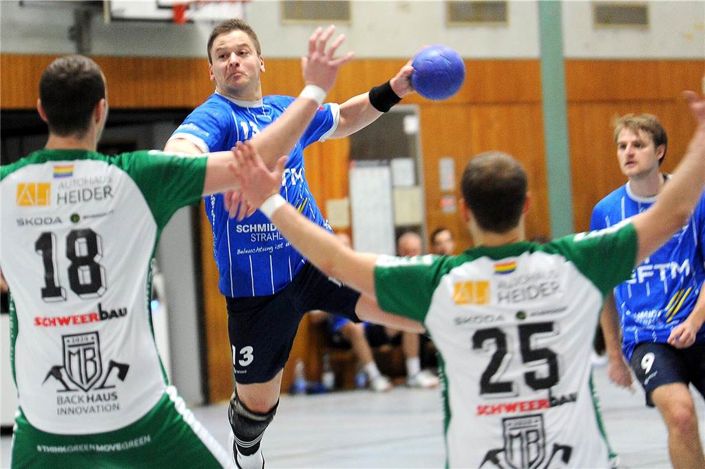 HVE Villigst-Ergste hat Rückenwind: „Jetzt kommen vier Spiele, die wir alle gewinnen können“ Ein Spieler der HVE Villigst-Ergste wirft aufs Tor.