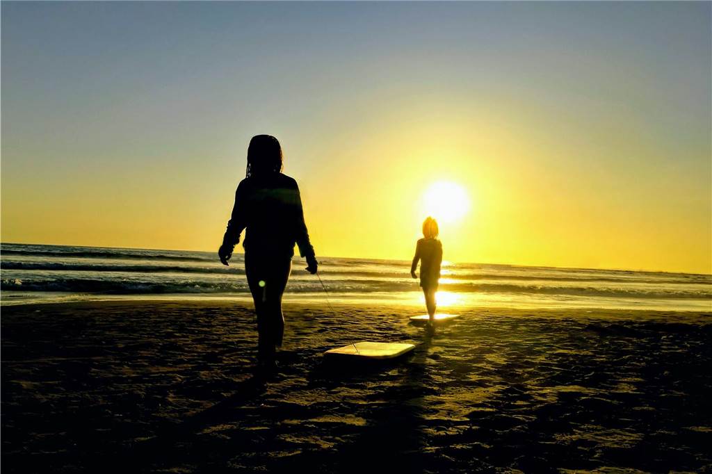 Nach drei Monaten Costa Rica geht´s für Familie van Hal auf die Insel Mattes und Alia am Strand von Costa Rica. Beide Kinder haben sehr von der Auszeit profitiert.