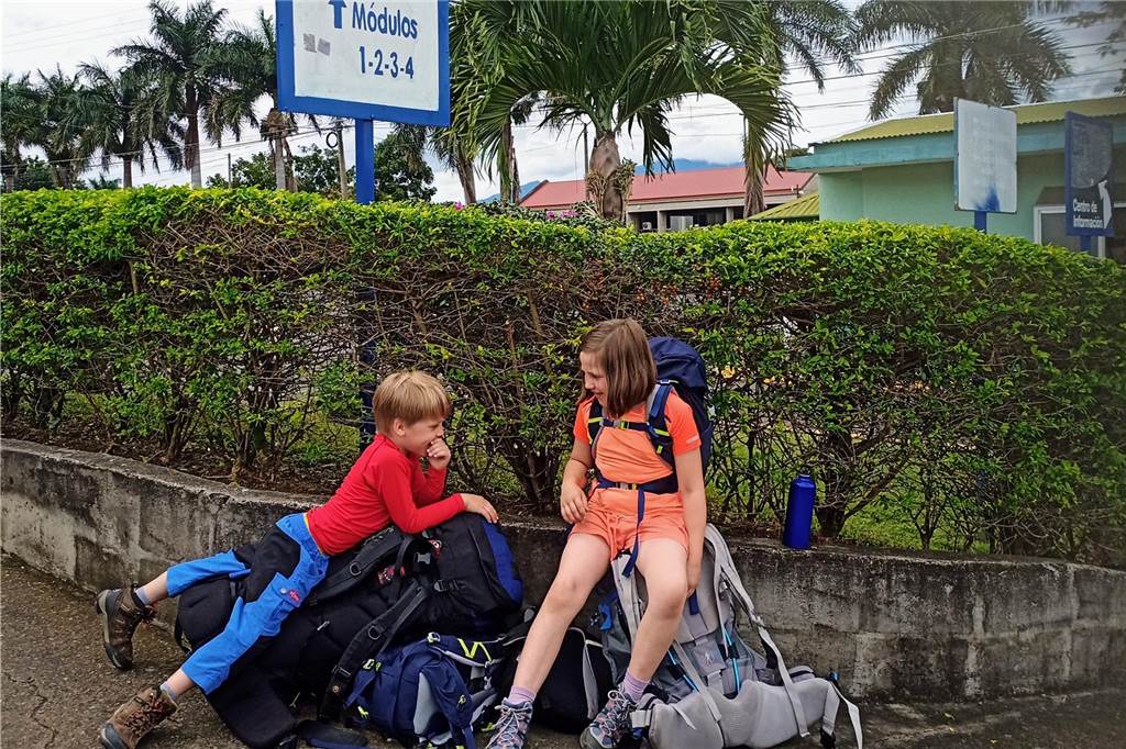 Reise durch Europa und nach Costa Rica: Familie van Hal nimmt sich ein Jahr Auszeit Mattes und Alia bei der Reise durch Costa Rica im vergangenen Jahr. Sie freuen sich schon auf das halbe Jahr in Mittelamerika.