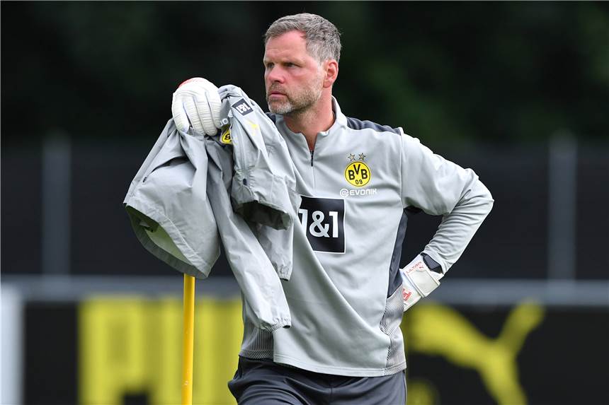 BVB-Podcast: Matthias Kleinsteiber - Jubiläum mit prominentem Gast Matthias Kleinsteiber gehört beim BVB zum festen Inventar. Seit Juli 1992 ist der heutige Torwart-Trainer bei Borussia Dortmund.