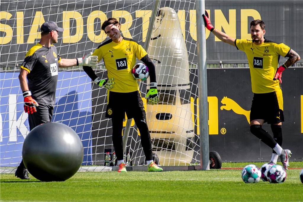 Neues BVB-Trainerteam: Wie geht es mit Matthias Kleinsteiber weiter? Matthias Kleinsteiber im Training Marwin Hitz und Roman Bürki.