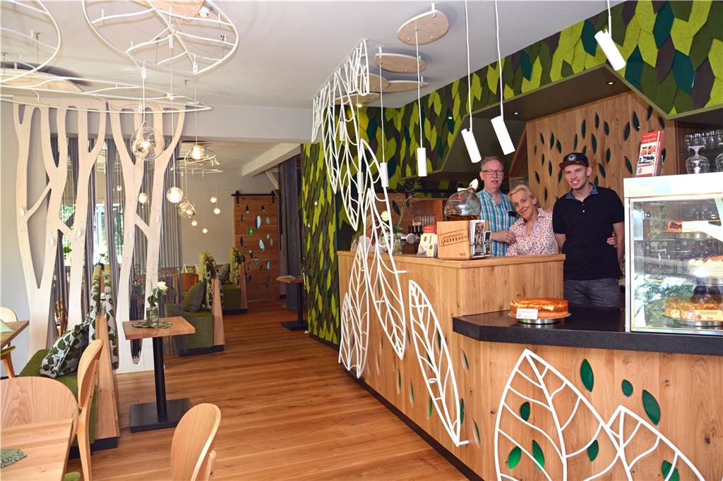 Neue Corona-Regeln: Einzelhändler erleichtert - Gastronomen frustriert Matthias, Monika und Markus Pfeiffer sind enttäuscht, dass die Gastronomie immer noch nicht öffnen darf.