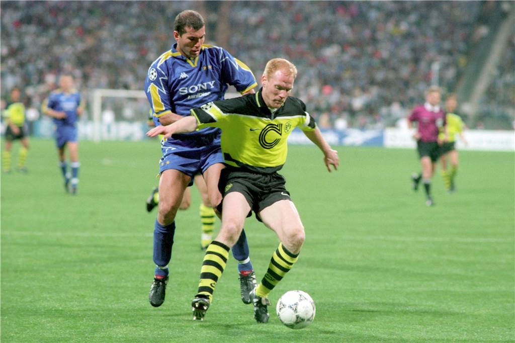 BVB-Stratege Sammer: „Vielleicht bin ich manchmal übers Ziel hinausgeschossen“ Matthias Sammer (r.) behauptet den Ball gegen Zinedine Zidane.