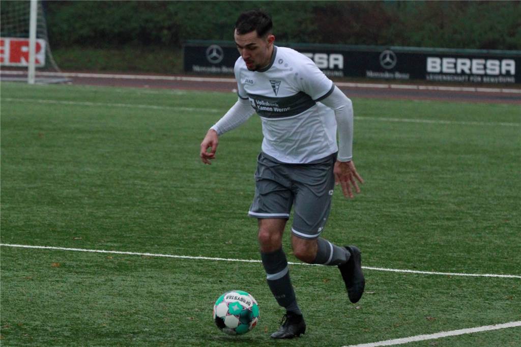 Trotz verschobener Kniescheibe: Ex-Lüner feiert beim Werner SC Traum-Comeback Maurice Goebel ist nach langer Verletzung zurück. Seine verschobene Kniescheibe bereitet ihm keine Probleme.