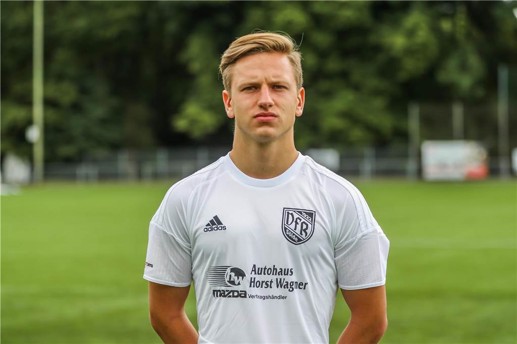 Sölderholz holt nächsten Sölde-Spieler: Patrick Johann und Marvin König kommen schon im Winter Maurice Koschinski posiert für ein Portrait im Sölde-Trikot.