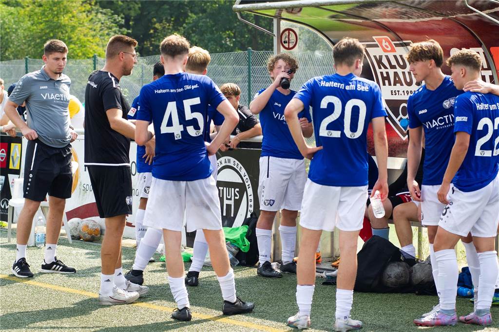 Überraschung nach drei Spielen: Sascha Burzynski tritt beim TuS Haltern als U19-Trainer zurück Maurice Loock (l.) coacht die U19 des TuS Haltern am See nach dem Rücktritt von Sascha Burzynski vorerst.