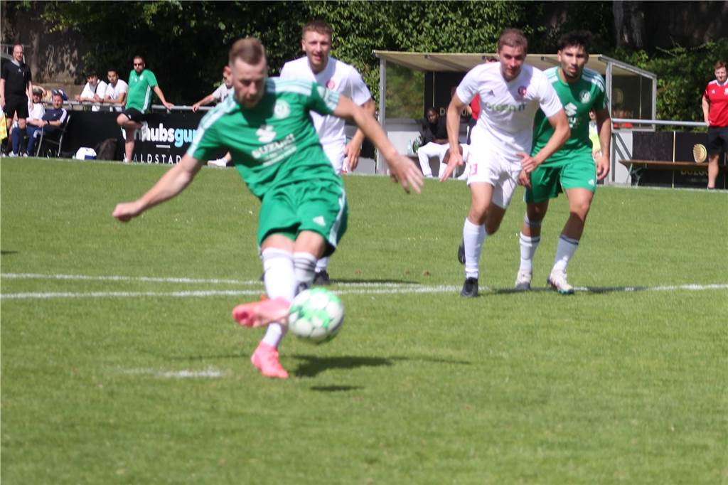 HSC bereits nach der Vorrunde ausgeschieden: Westfalenligist blamiert sich bis auf die Knochen Maurice Majewski brachte den HSC vom Punkt aus zurück ins Spiel, doch der HSC verlor am Ende dennoch.