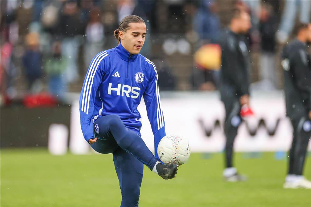 Für Regionalligist Schalke geht das Zittern weiter : Mauro Zalazar wurde nach einer Stunde in Paderborn ausgewechselt.