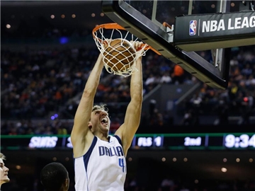 Mavericks-Star Dirk Nowitzki wird beim All-Star-Spiel der NBA fehlen. Foto: Rebecca Blackwell
