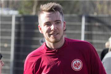 Max Besuschkow hat seinen Vertrag mit Eintracht Frankfurt verlängert und wird nach Belgien ausgeliehen. Foto: Frank Rumpenhorst