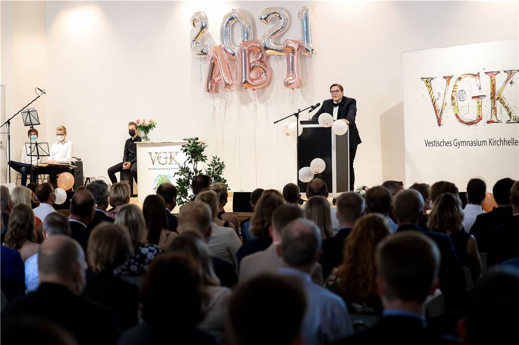 Traumnoten trotz Corona: Vestisches Gymnasium entlässt Abi-Jahrgang Max Fockenberg hielt bei der Abschlussfeier stellvertretend für die Jahrgangsstufe eine Rede.
