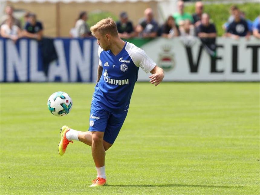 Max Meyer schließt Verbleib auf Schalke nicht aus Max Meyer kann sich einen Verbleib beim FC Schalke 04 durchaus vorstellen.