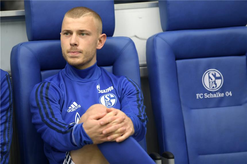 Stürmer droht Spiel zu verpassen - Meyer im Abseits Max Meyer scheint mit Schalke abgeschlossen zu haben.