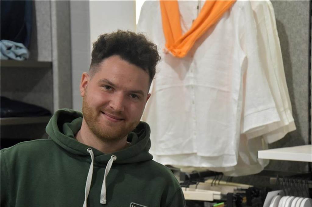 Maria Kowalsky freut sich über den Rossmann: „Das passt genau da hin“ Max Storzer ist Juniorchef von Klaudia-Moden.