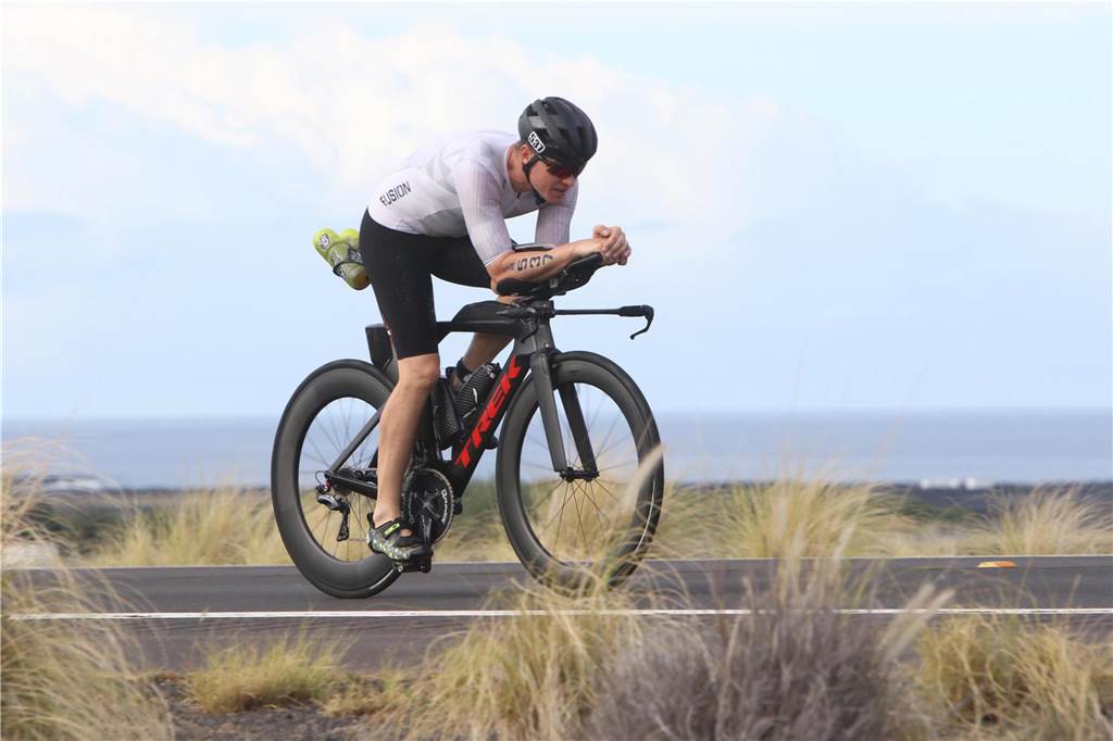 Dortmunder Triathlet erfüllt sich seinen Lebenstraum auf Hawaii: „Ein sehr emotionaler Moment“ Max Zbonca auf der Radstrecke des Ironman-Hawaii.