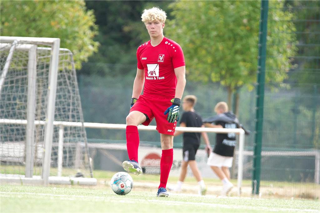 Dennis Schulz ist beim TuS Sythen noch längst nicht fertig Maxim Wachowiak ist einer von mehreren Neuzugängen des TuS Sythen, die sich auf Anhieb beim A-Ligisten festgespielt haben.