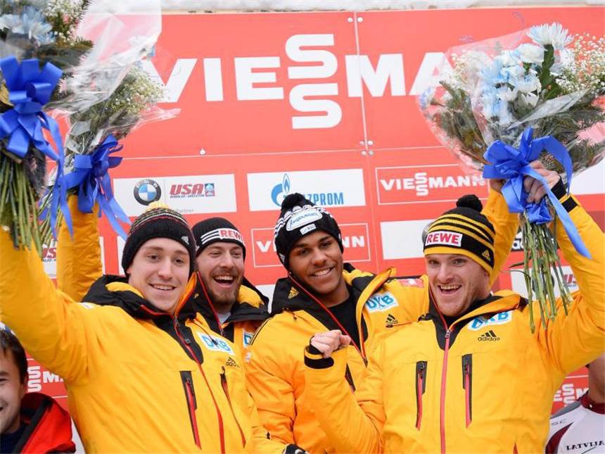 Furiose Rückkehr der Bob-Weltmeister beim Weltcupauftakt Maximilian Arndt (r) ist stolz auf seine Crew. Foto: CJ Gunther
