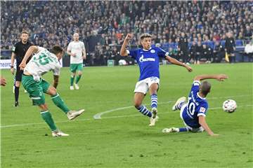 Maximilian Eggestein (l.) erzielte die beiden Tore in der Veltins Arena.
