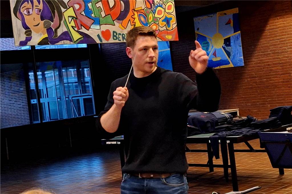 Keine Angst vor der Konkurrenz: 500 Musiker gehen auf Pokal-Jagd Junger Mann
