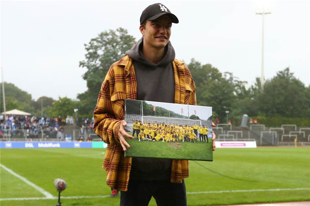 BVB-U23: Zwei Neue im Anflug - und Entwarnung bei Marco Pasalic Maximilian Hippe wurde vor dem Heimspiel gegen den MSV Duisburg offiziell verabschiedet. Er wechselt zum 1. FC Kaiserslautern.