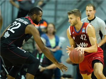 Maximilian Kleber (r) war bei den Bayern mit 20 Punkten Topscorer. Foto: Matthias Balk
