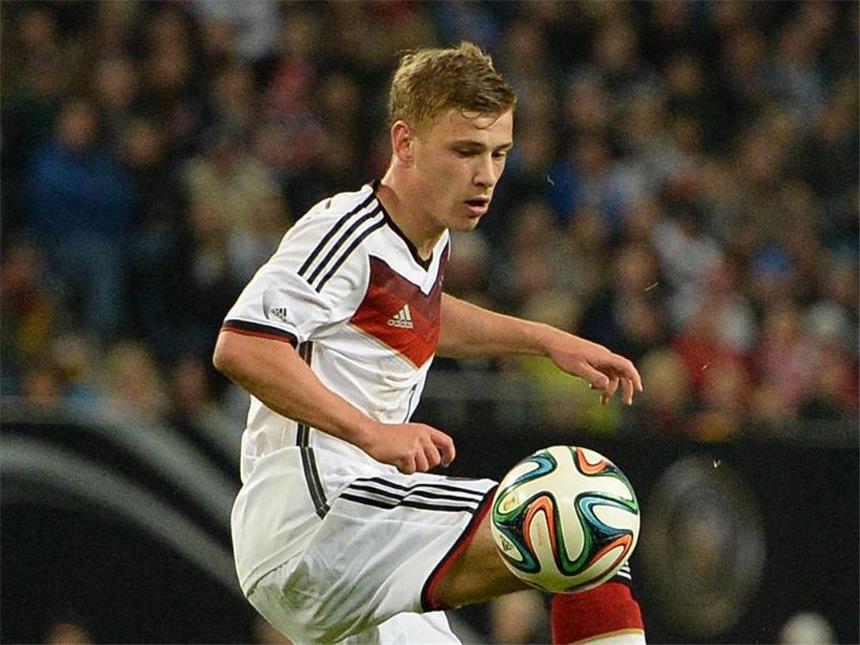 U 21: Hrubesch holt Meyer und Kimmich für EM-Playoffs Maximilian Meyer steht im Aufgebot der U 21 gegen die Ukraine. Foto: Marcus Brandt