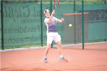 Maximilian Radke, der für die erste Herrenmannschaft in Selm spielt, würde in seinem Verein vorallem in der Jugend nicht von einem Tennis-Boom sprechen.
