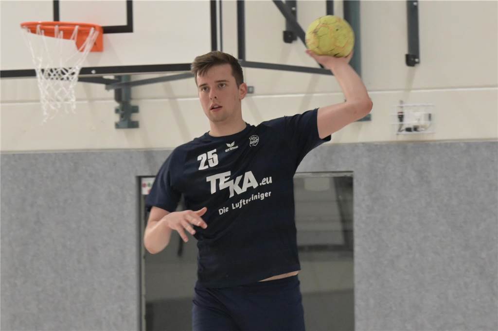 TV Vreden ist wieder zu Hause: Top-Fünf das Ziel in der Verbandsliga Maximilian Wagener übernahm beim Test gegen Rhede die Position in der Mitte.