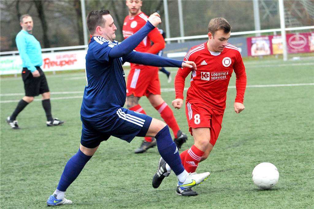 Wolff verlässt Geisecker SV: Wechsel zum Westfalenligisten Holzwickede Maximilian Wolff (r.) spielt seit 2021 für den Geisecker SV.